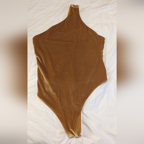 🎉3/$50🎉 Gigi Velour Bodysuit - Picture 6 of 8